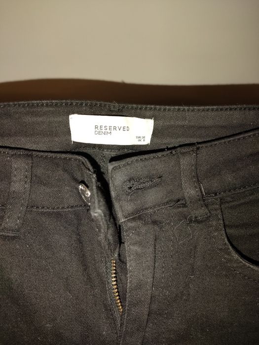 Czarne spodnie jeans