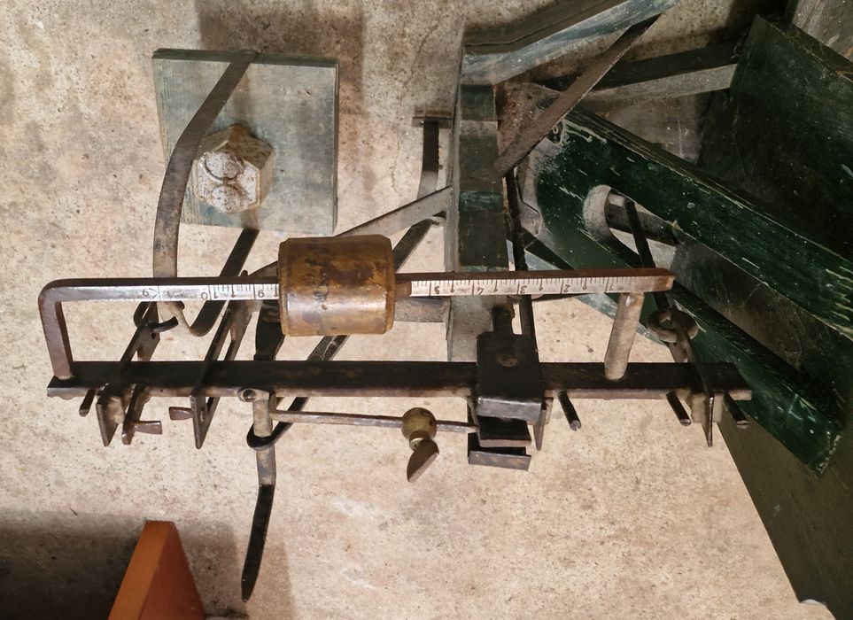 Balança decimal antiga.