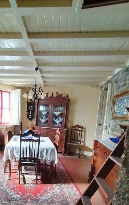 Extendable Walnut Dining Table + 6 Chairs64550276934401124