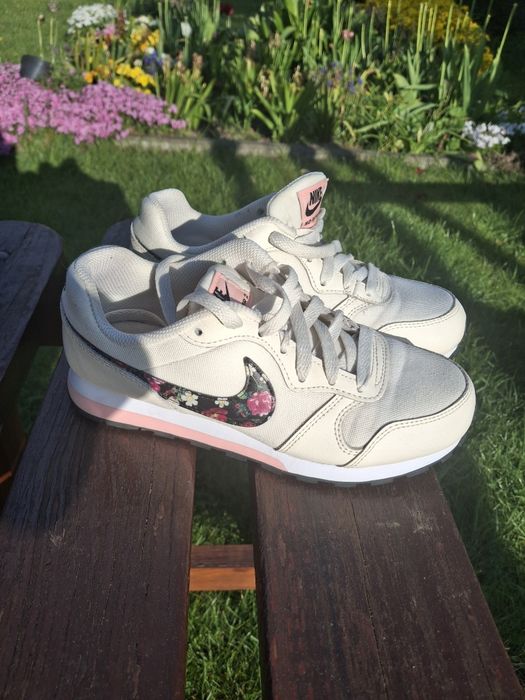 Buty sportowe nike 34