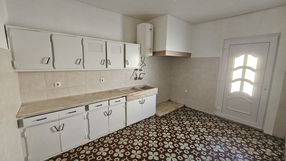 Aluga-se três T2 na Quinta da Horta Seca, remodelados e prontos a habitar, somente a particular