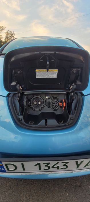 Продам автомобиль Nissan Leaf Ниссан Лиф blue голубой 10/12