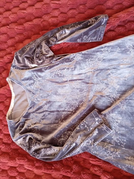 Віддам жіночі речі сукня,  спідниця 44 розмір.