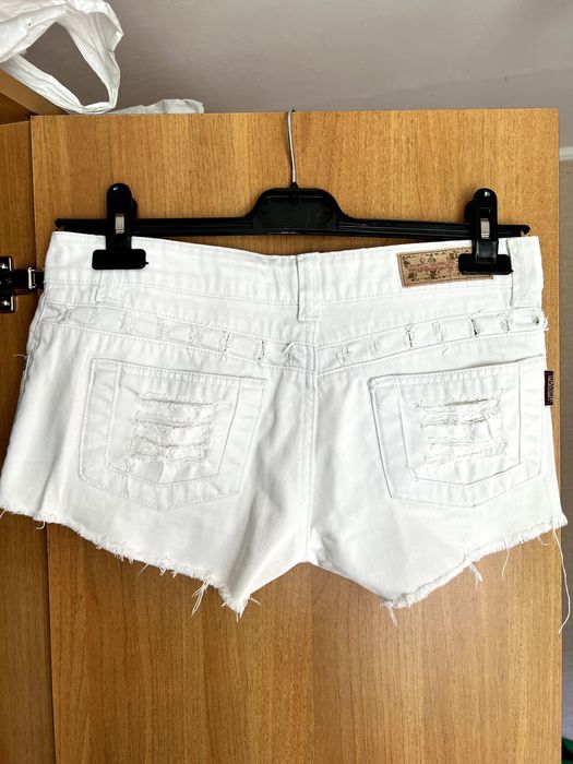 Белые джинсовые шорты