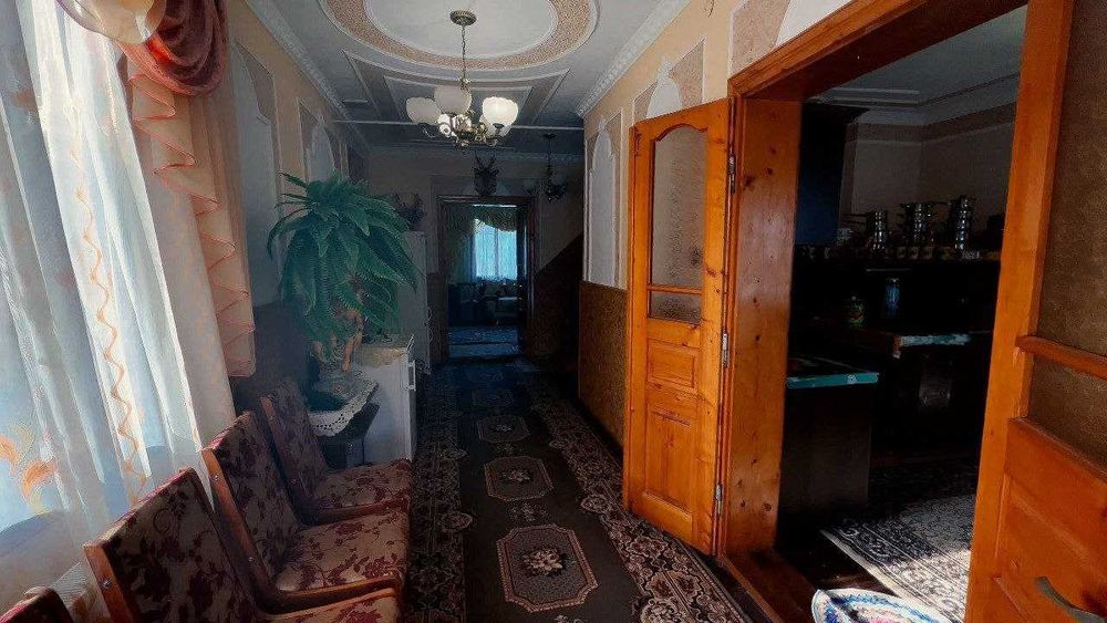 Продається будинок з ділянкою і меблями