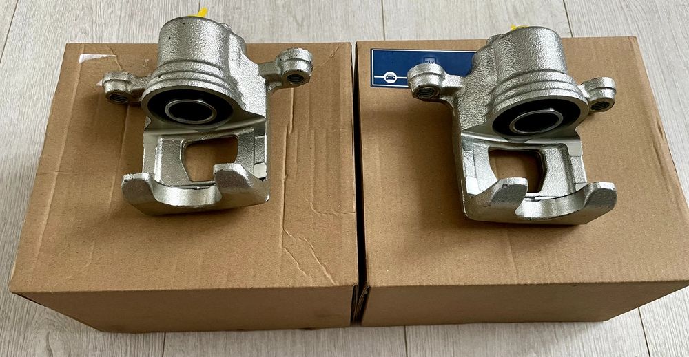 Супорт Ніссан задній. Лівий правий.