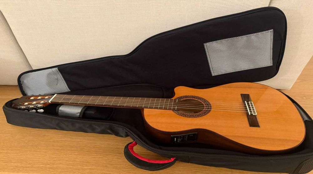 Guitarra Clássica Almansa W403E1 (com Capa)