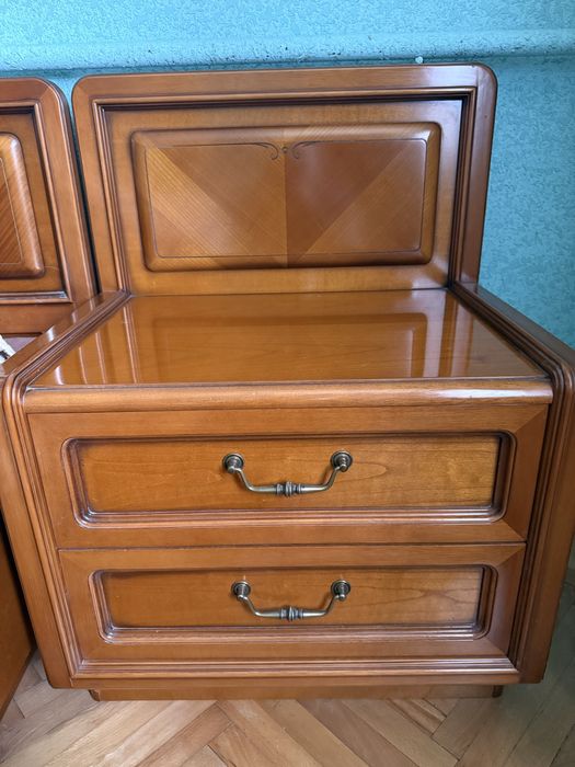 Спальня із натурального дерева в ідеальниу стані