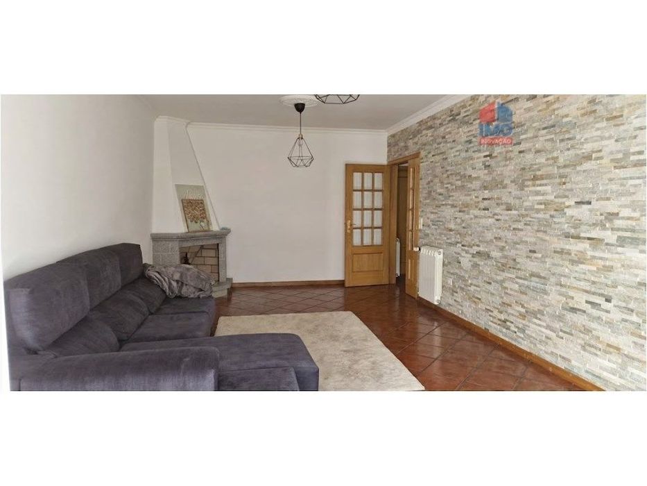 Apartamento T2 Com Duas Frentes, Sotão E Garagem | Vila Real