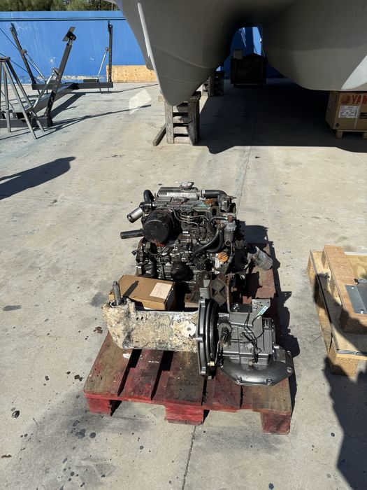 Motor Yanmar 3YM30 com saildrive SD25