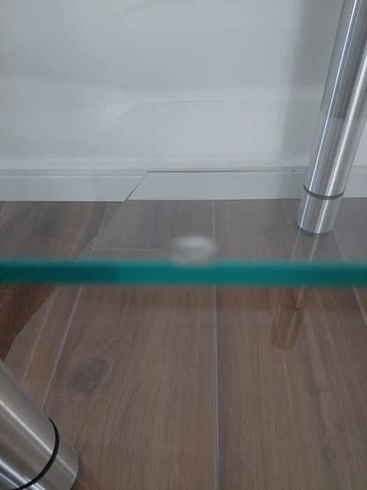 Stol szklany pod telewizor