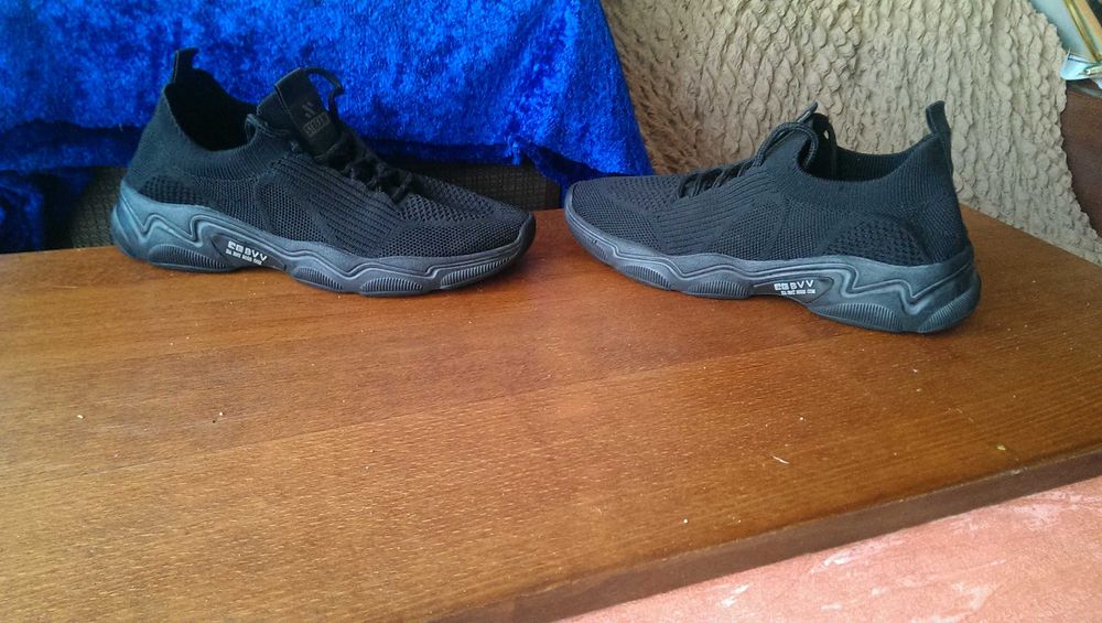 Чёрные кроссовки Stream 37-й размер, 23см стелька прекрасное состояние