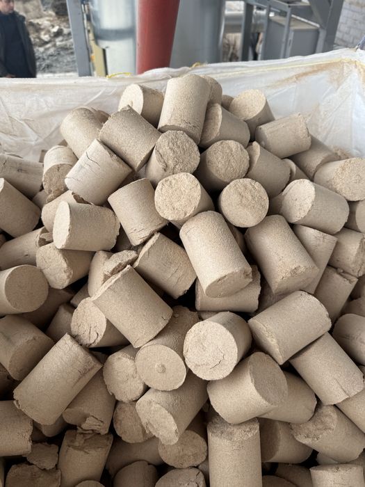 Брикет паливний шашка дрова пелета тріска щепа