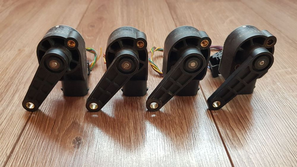 8E0907503 датчики положення кузова і коректора.