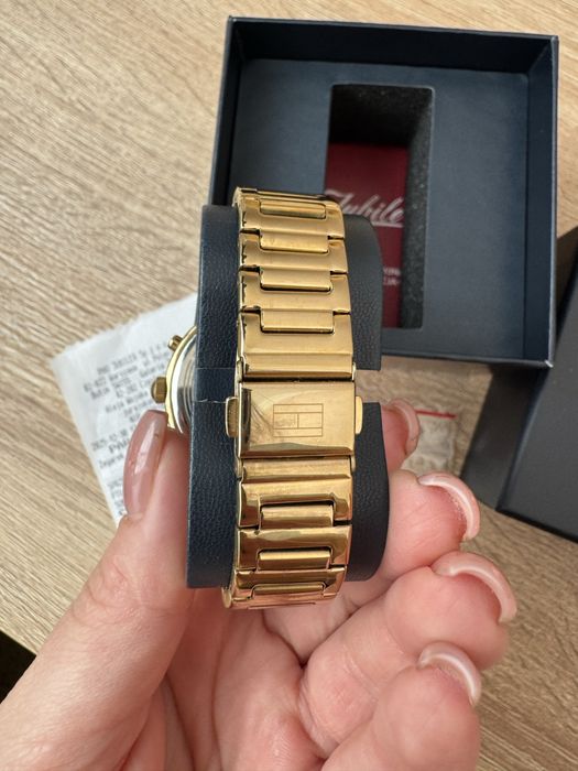 Tommy Hilfiger годинник