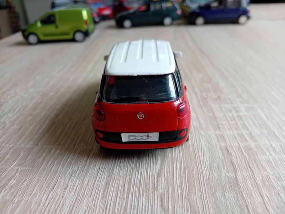 Fiat 500L 1:43 Mondo Motors