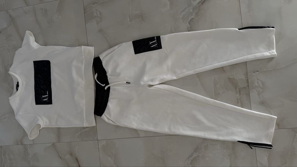Костюм Armani  оригінал. С/М розмір