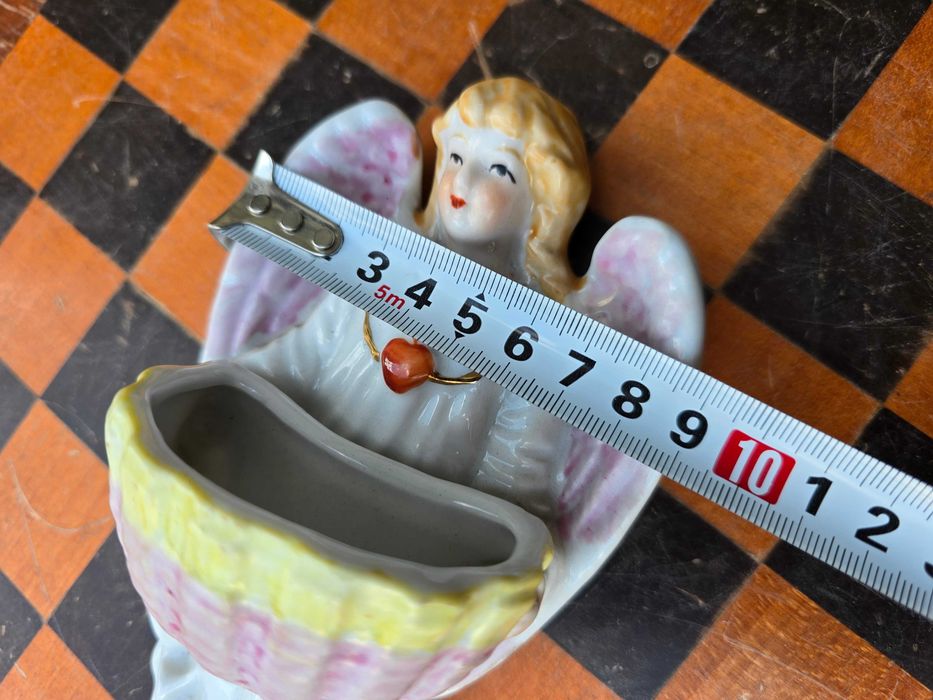 Stara porcelanowa kropielnica Anioł