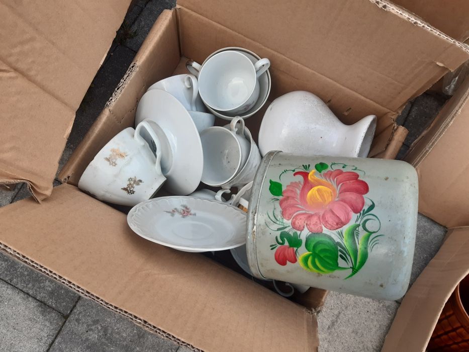 Stara porcelana z prlu.