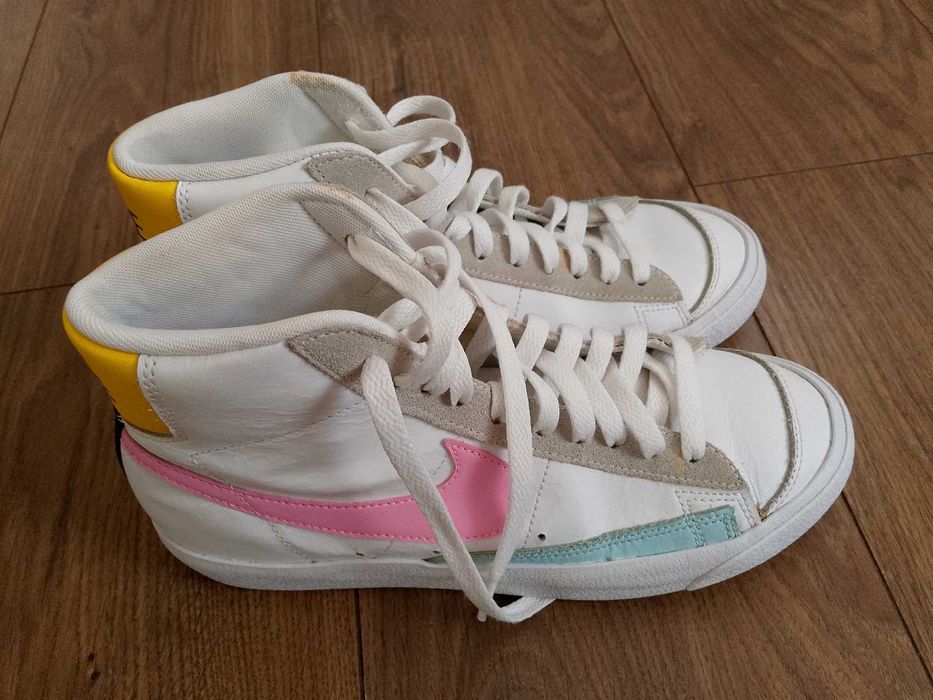 Buty damskie Nike kolorowe rozmiar 38