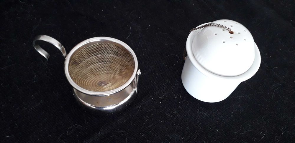 Dois Coadores de chá