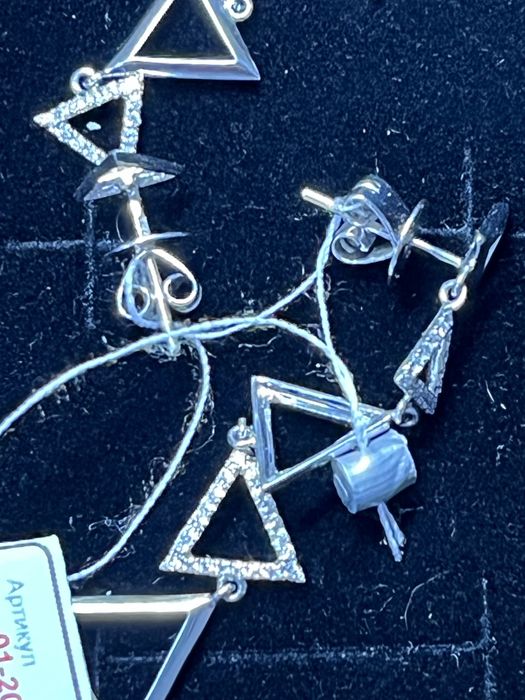 Новые золотые серьги с бриллиантами