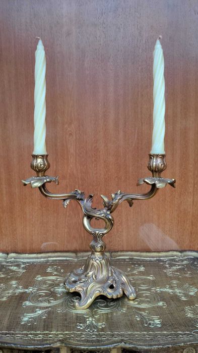 Extraordinário Castiçal / Candelabro de 2 braços em Bronze Trabalhado
