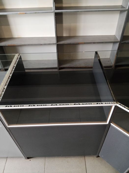 Продається тумба кутова під склом