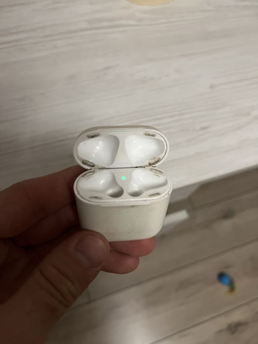 Кейс airpods 2 оригинал, б/у