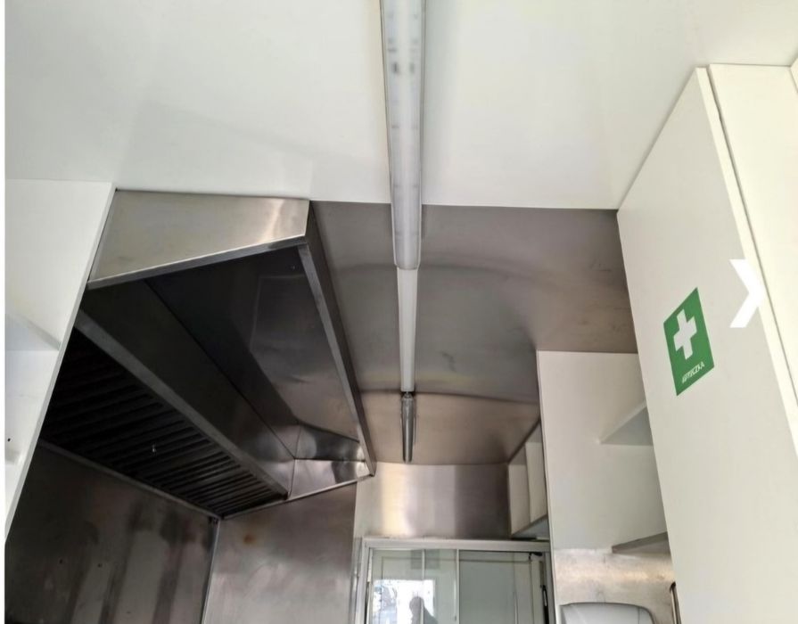Okazja przyczepa gastronomiczna wyposażona pod kebab z 2025r
