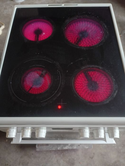 Piekarnik z płytą elektryczną Electrolux