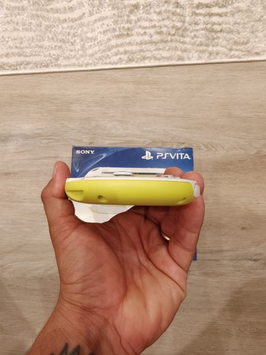 PS Vita Lime Green / White Versão Japonesa Desbloqueado C/Henkaku
