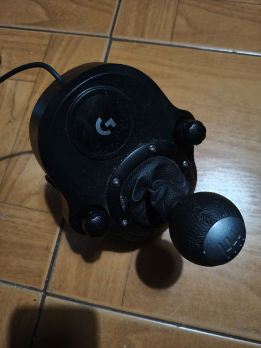 logitech g923 se volante + mudanças + pedais
