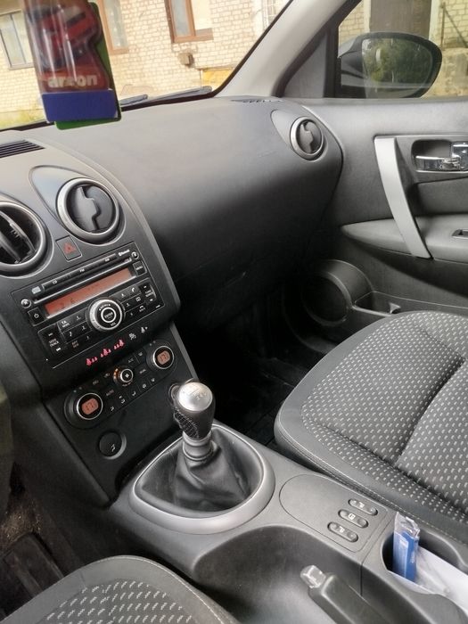 продати автомобіль NISSAN