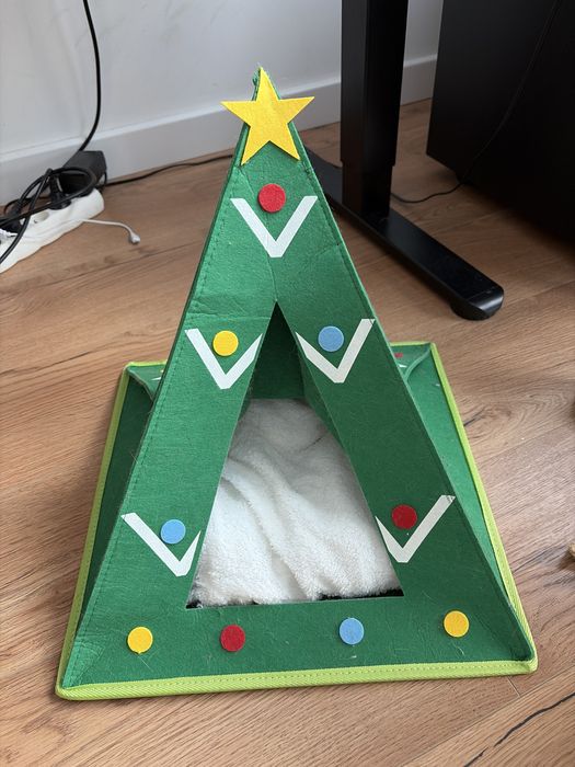 Domek dla kotow choinka z Action