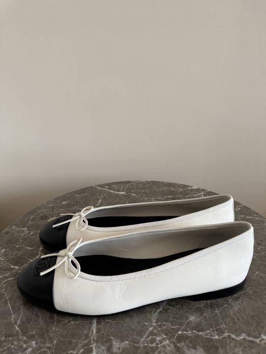 Baleriny Chanel ze skóry czarno białe