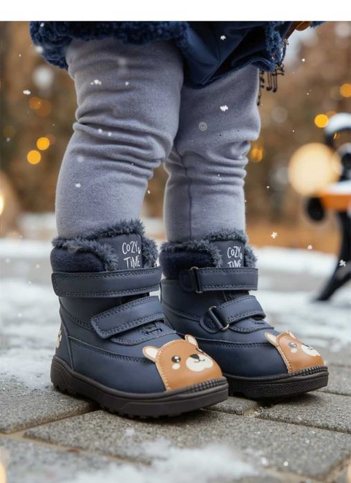 Утеплене взуття з великим графічним мотивом у формі ведмедика