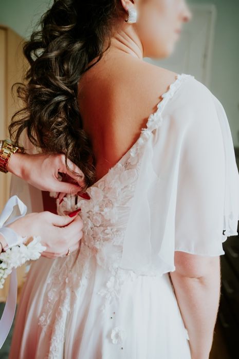 Suknia ślubna z odpinanymi rękawkami + metrowy welon