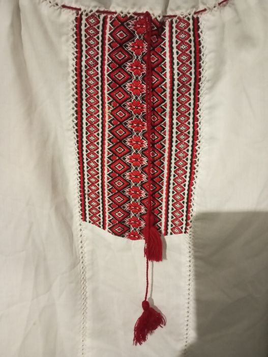 Жіноча вишиванка