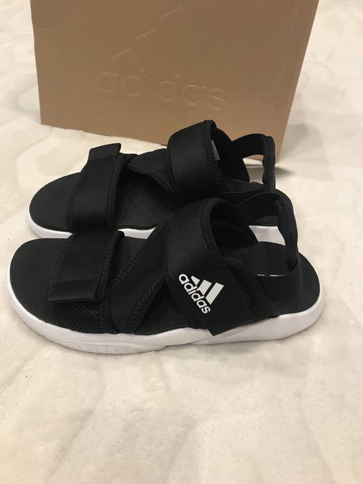 Продам жіночі спортивні босоніжки ADIDAS