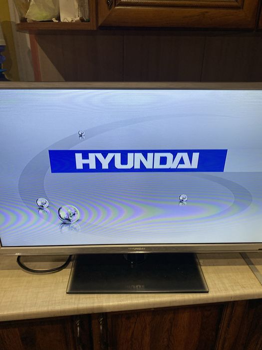 Телевізор Hyundai H-LED32V19 з жидкокристалічним екраном