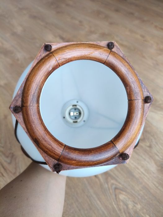 Efektowna lampa bombka