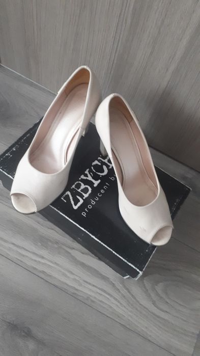 Półbuty skórzane na obcasie