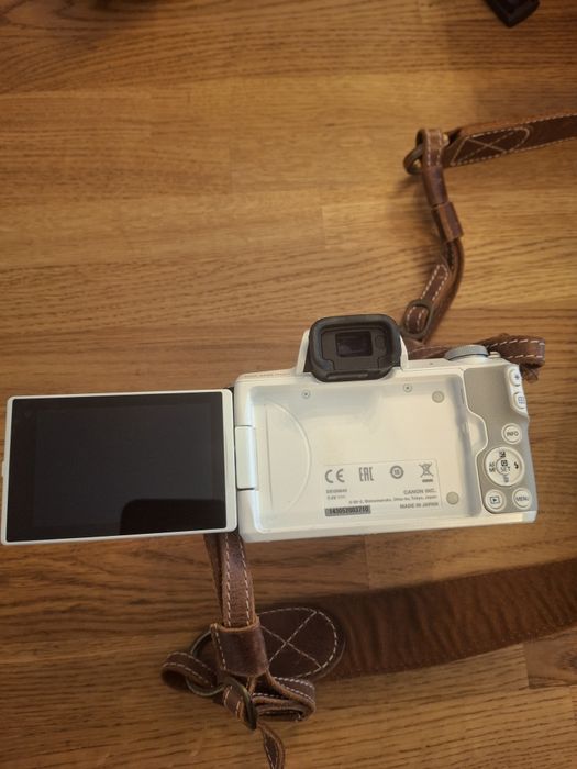 Canon EOS M50 Mark II (2) w kolorze białym