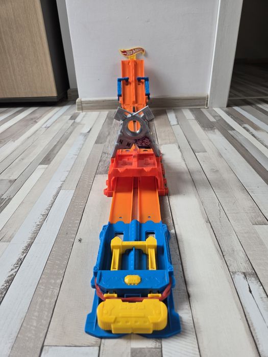Tor Hot Wheels - zjeżdżalnia