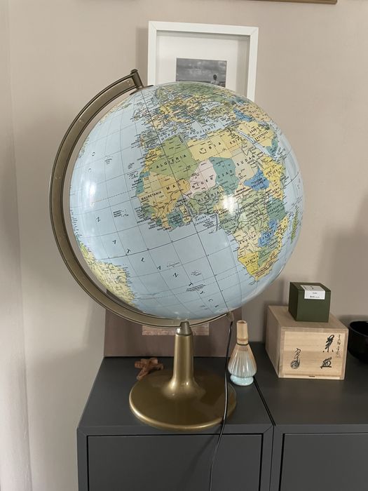Globus  z lampką w środku wyskość 60 cm
