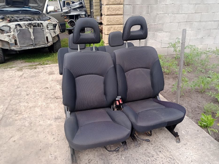 Салон чорний нісан терано 2