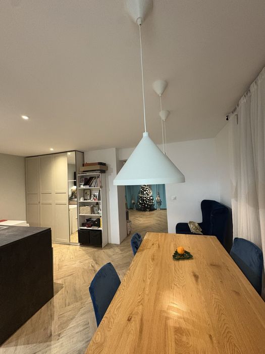 Dom z rzeka i stawem