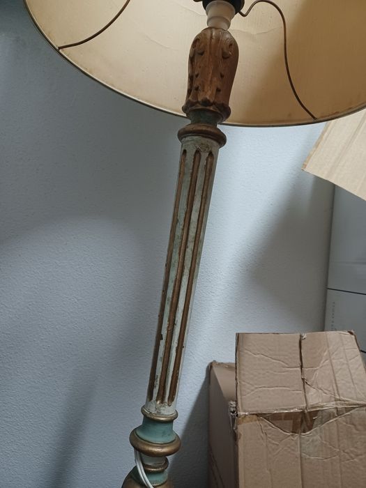 Candeeiro de mesa alto