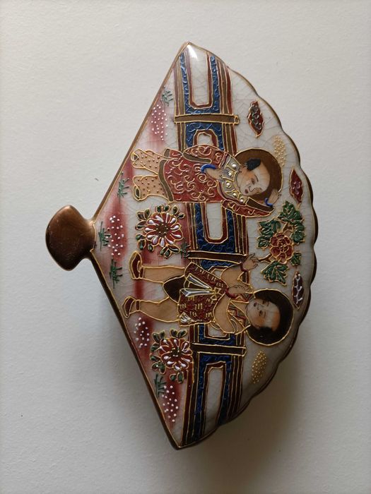 Caixa Oriental em Leque